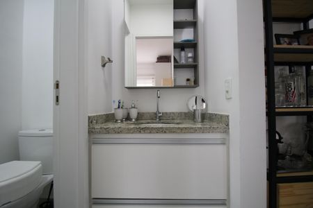 Banheiro de apartamento para alugar com 1 quarto, 39m² em Vila Suzana, São Paulo