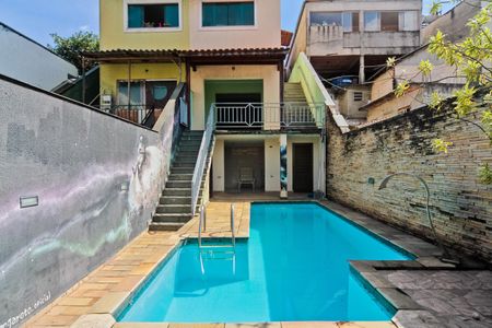 Casa à venda com 122m², 3 quartos e 4 vagas Casa à venda com 122m², 3 quartos e 4 vagasÁrea externa