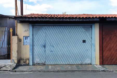 Casa à venda com 122m², 3 quartos e 4 vagas Casa à venda com 122m², 3 quartos e 4 vagasFachada