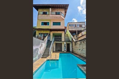 Casa à venda com 122m², 3 quartos e 4 vagas Casa à venda com 122m², 3 quartos e 4 vagasÁrea externa