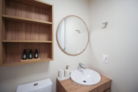 Banheiro de kitnet/studio à venda com 1 quarto, 24m² em Indianópolis, São Paulo