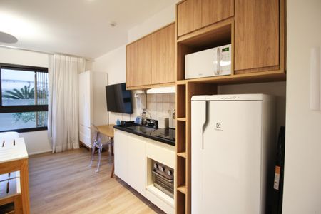 Cozinha de kitnet/studio à venda com 1 quarto, 24m² em Indianópolis, São Paulo