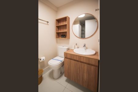 Banheiro de kitnet/studio à venda com 1 quarto, 24m² em Indianópolis, São Paulo