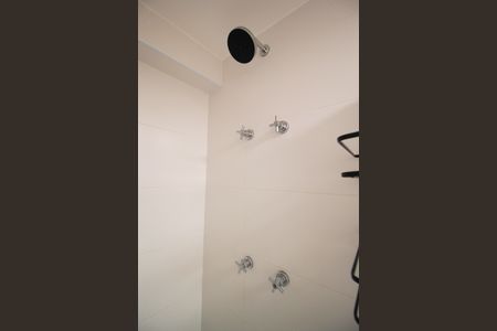 Banheiro de kitnet/studio à venda com 1 quarto, 24m² em Indianópolis, São Paulo