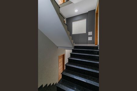 Casa para alugar com 39m², 2 quartos e sem vagaEscada