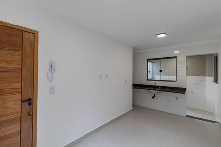 Sala e Cozinha  de casa para alugar com 2 quartos, 39m² em Vila Marieta, São Paulo
