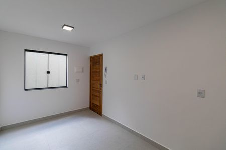 Sala e Cozinha  de casa para alugar com 2 quartos, 39m² em Vila Marieta, São Paulo