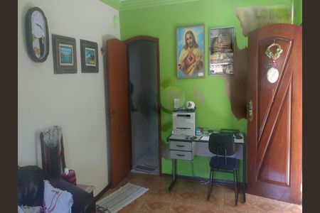 Casa à venda com 3 quartos, 202m² em Jardim Santo Elias, São Paulo
