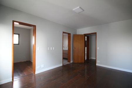 Apartamento à venda com 195m², 3 quartos e 4 vagasSuíte 1