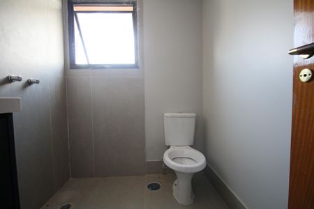 Apartamento à venda com 195m², 3 quartos e 4 vagasBanheiro suíte 2