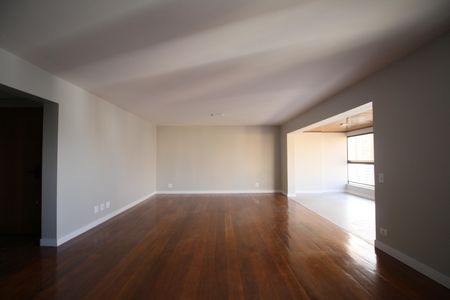 Apartamento à venda com 195m², 3 quartos e 4 vagasSala