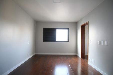 Apartamento à venda com 195m², 3 quartos e 4 vagasSuíte 1