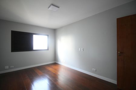 Apartamento à venda com 195m², 3 quartos e 4 vagasQuarto 1