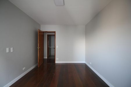 Apartamento à venda com 195m², 3 quartos e 4 vagasQuarto 1