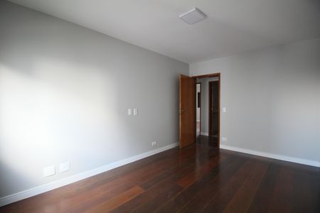 Apartamento à venda com 195m², 3 quartos e 4 vagasQuarto 1