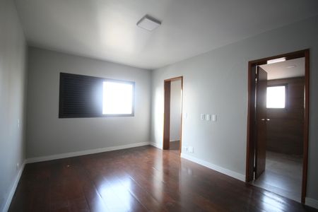Apartamento à venda com 195m², 3 quartos e 4 vagasSuíte 1
