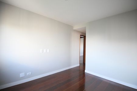 Apartamento à venda com 195m², 3 quartos e 4 vagasSuíte 2