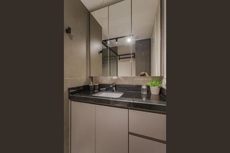 Banheiro de kitnet/studio para alugar com 1 quarto, 25m² em Boa Vista, Porto Alegre