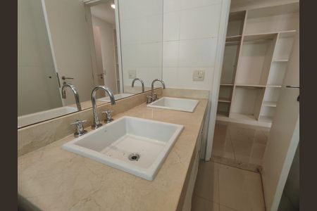 Casa de condomínio para alugar com 200m², 4 quartos e 1 vaga Casa de condomínio para alugar com 200m², 4 quartos e 1 vagaBanheiro da Suíte 2