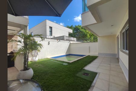 Casa de condomínio para alugar com 200m², 4 quartos e 1 vaga Casa de condomínio para alugar com 200m², 4 quartos e 1 vagaÁrea externa