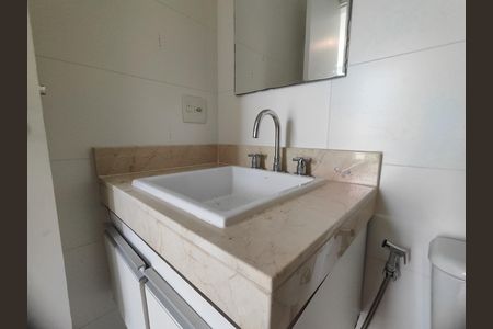 Casa de condomínio para alugar com 200m², 4 quartos e 1 vaga Casa de condomínio para alugar com 200m², 4 quartos e 1 vagaBanheiro da Suíte 3