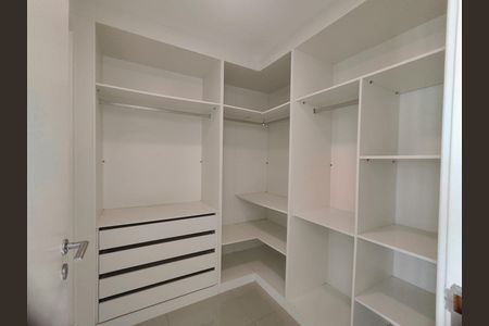 Casa de condomínio para alugar com 200m², 4 quartos e 1 vaga Casa de condomínio para alugar com 200m², 4 quartos e 1 vagaCloset da suíte 2