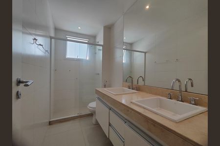 Casa de condomínio para alugar com 200m², 4 quartos e 1 vaga Casa de condomínio para alugar com 200m², 4 quartos e 1 vagaBanheiro da Suíte 2