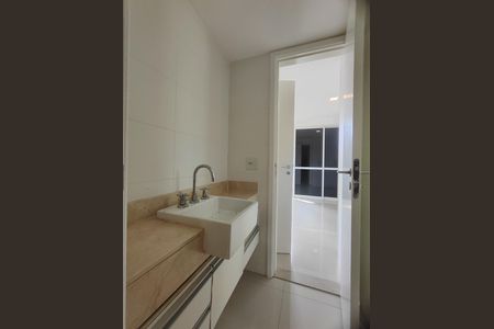 Casa de condomínio para alugar com 200m², 4 quartos e 1 vaga Casa de condomínio para alugar com 200m², 4 quartos e 1 vagaBanheiro Suíte Canadense