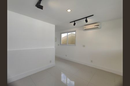 Casa de condomínio para alugar com 200m², 4 quartos e 1 vaga Casa de condomínio para alugar com 200m², 4 quartos e 1 vagaSuíte 1