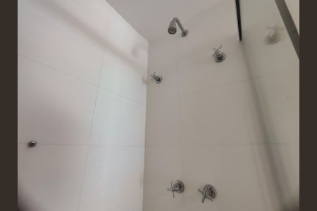 Casa de condomínio para alugar com 200m², 4 quartos e 1 vaga Casa de condomínio para alugar com 200m², 4 quartos e 1 vagaBanheiro social