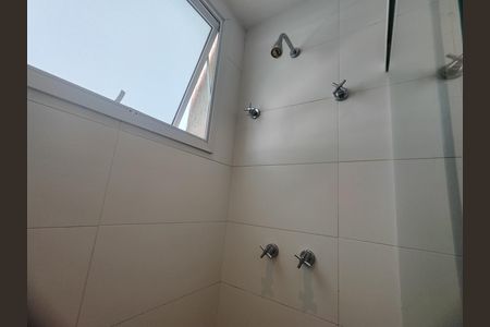 Casa de condomínio para alugar com 200m², 4 quartos e 1 vaga Casa de condomínio para alugar com 200m², 4 quartos e 1 vagaBanheiro da Suíte 2