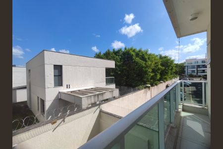 Casa de condomínio para alugar com 200m², 4 quartos e 1 vaga Casa de condomínio para alugar com 200m², 4 quartos e 1 vagaSuíte 2 varanda