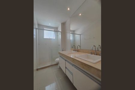 Casa de condomínio para alugar com 200m², 4 quartos e 1 vaga Casa de condomínio para alugar com 200m², 4 quartos e 1 vagaBanheiro da Suíte 2
