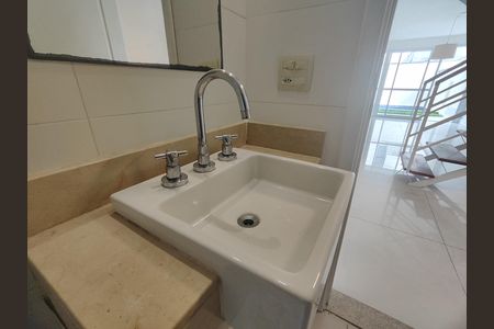 Casa de condomínio para alugar com 200m², 4 quartos e 1 vaga Casa de condomínio para alugar com 200m², 4 quartos e 1 vagaBanheiro social