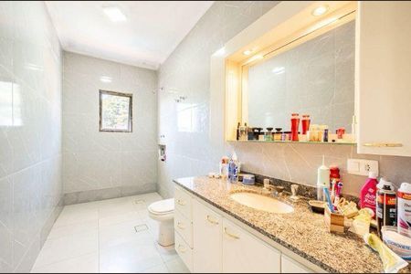 Casa à venda com 297m², 5 quartos e 4 vagas