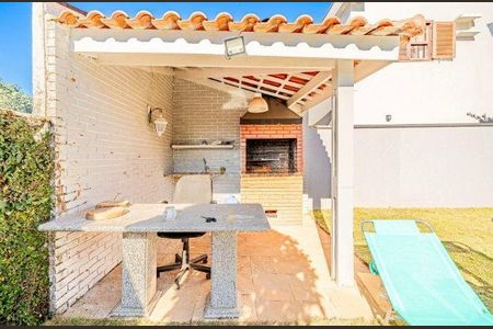 Casa à venda com 297m², 5 quartos e 4 vagas