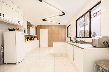 Casa à venda com 297m², 5 quartos e 4 vagas