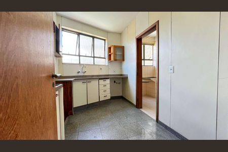 Apartamento à venda com 180m², 4 quartos e 2 vagas