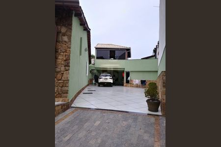 Casa à venda com 176m², 3 quartos e 4 vagas