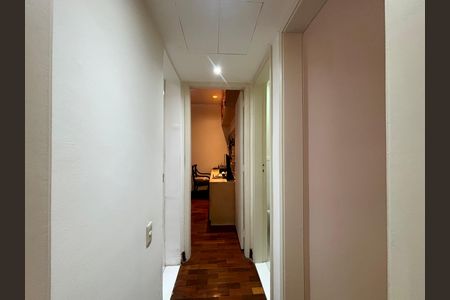 Apartamento à venda com 90m², 1 quarto e 1 vaga Apartamento à venda com 90m², 1 quarto e 1 vagaCorredor de acesso aos cômodos