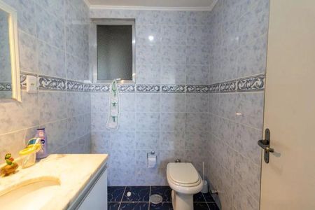 Banheiro da suíte de apartamento para alugar com 3 quartos, 101m² em Medianeira, Porto Alegre