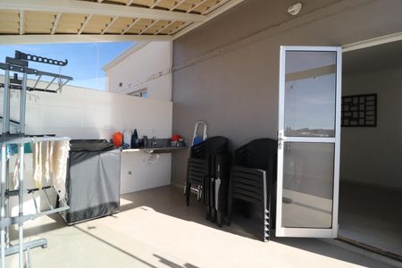 Apartamento para alugar com 90m², 2 quartos e 1 vagaVaranda