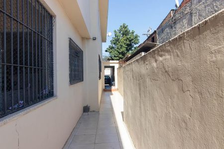Casa à venda com 150m², 3 quartos e 2 vagas Casa à venda com 150m², 3 quartos e 2 vagasCorredor externo