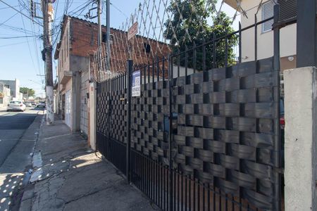 Casa à venda com 150m², 3 quartos e 2 vagas Casa à venda com 150m², 3 quartos e 2 vagasFachada