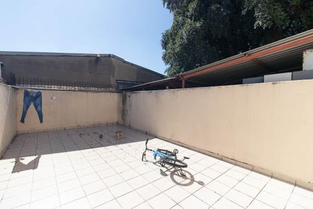 Casa à venda com 150m², 3 quartos e 2 vagas Casa à venda com 150m², 3 quartos e 2 vagasQuintal