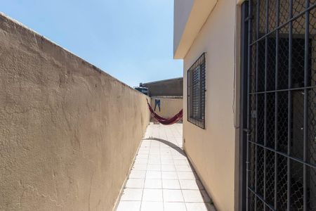 Casa à venda com 150m², 3 quartos e 2 vagas Casa à venda com 150m², 3 quartos e 2 vagasCorredor externo
