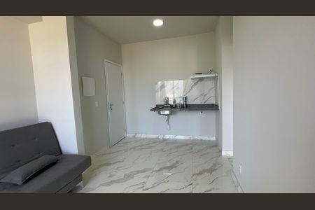 Sala de apartamento para alugar com 1 quarto, 39m² em Recreio dos Bandeirantes, Rio de Janeiro
