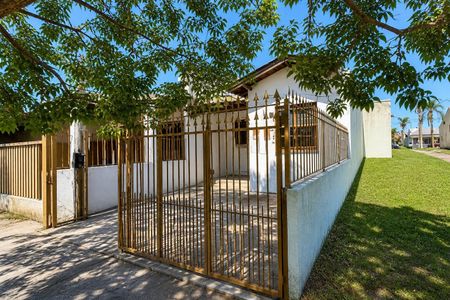 Casa para alugar com 48m², 2 quartos e 2 vagas Casa para alugar com 48m², 2 quartos e 2 vagasFachada