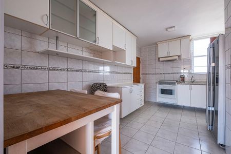 Apartamento para alugar com 114m², 3 quartos e sem vaga Apartamento para alugar com 114m², 3 quartos e sem vagaCozinha