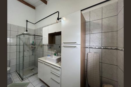 Casa à venda com 132m², 4 quartos e 2 vagas Casa à venda com 132m², 4 quartos e 2 vagasBanheiro da Suíte